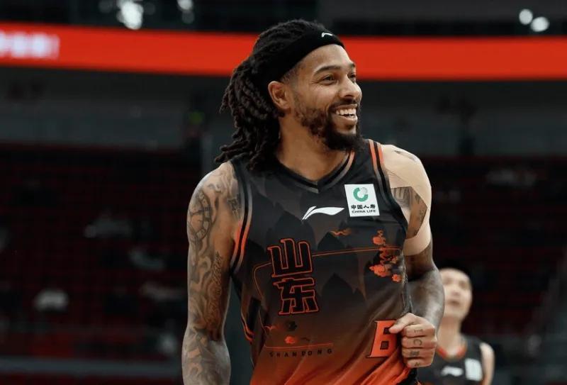 爱游戏网页版-山东输广州！全场狂铁，克里斯情绪失控，徐昕统治级发挥！