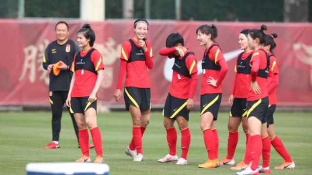 爱游戏APP-亚足联展望中国女足首战：王霜王珊珊彭诗梦是关键